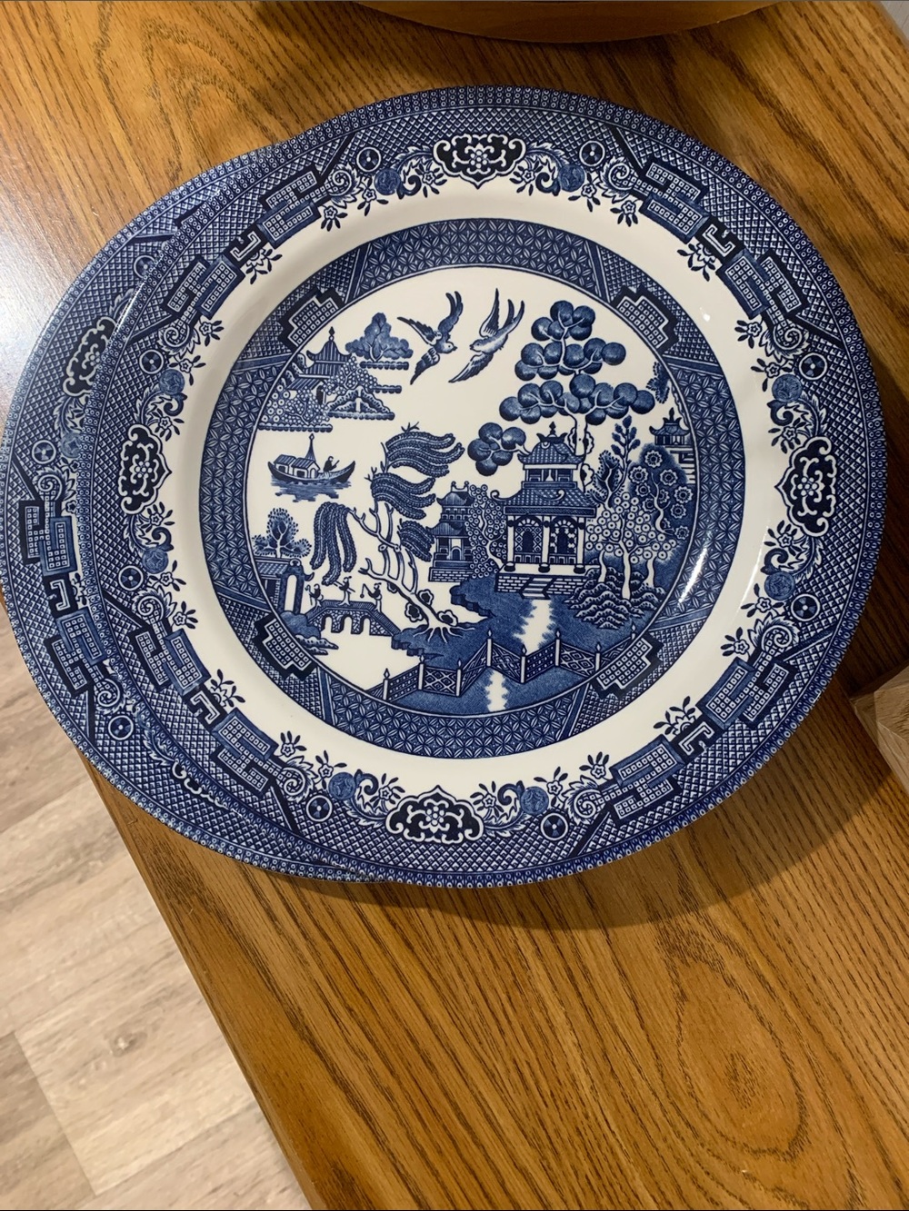 Set of 2 Blue Willow Ceramic Dinner Plates - Classic Blue and White Set - Picture 2 of 11